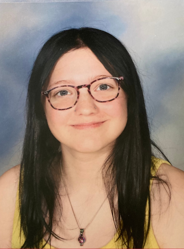 Portrait of Falcon View Online student Savannah with a testimonial about supportive teachers and enjoyable online learning in Minnesota.