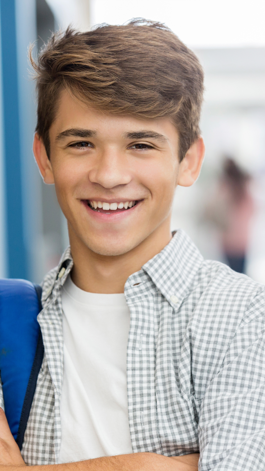 Confident middle school student representing Falcon View Online’s middle school online curriculum in Minnesota.
